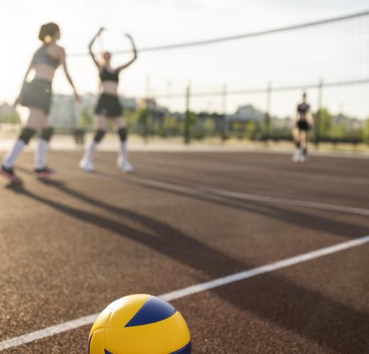 girls-playing-volleyball